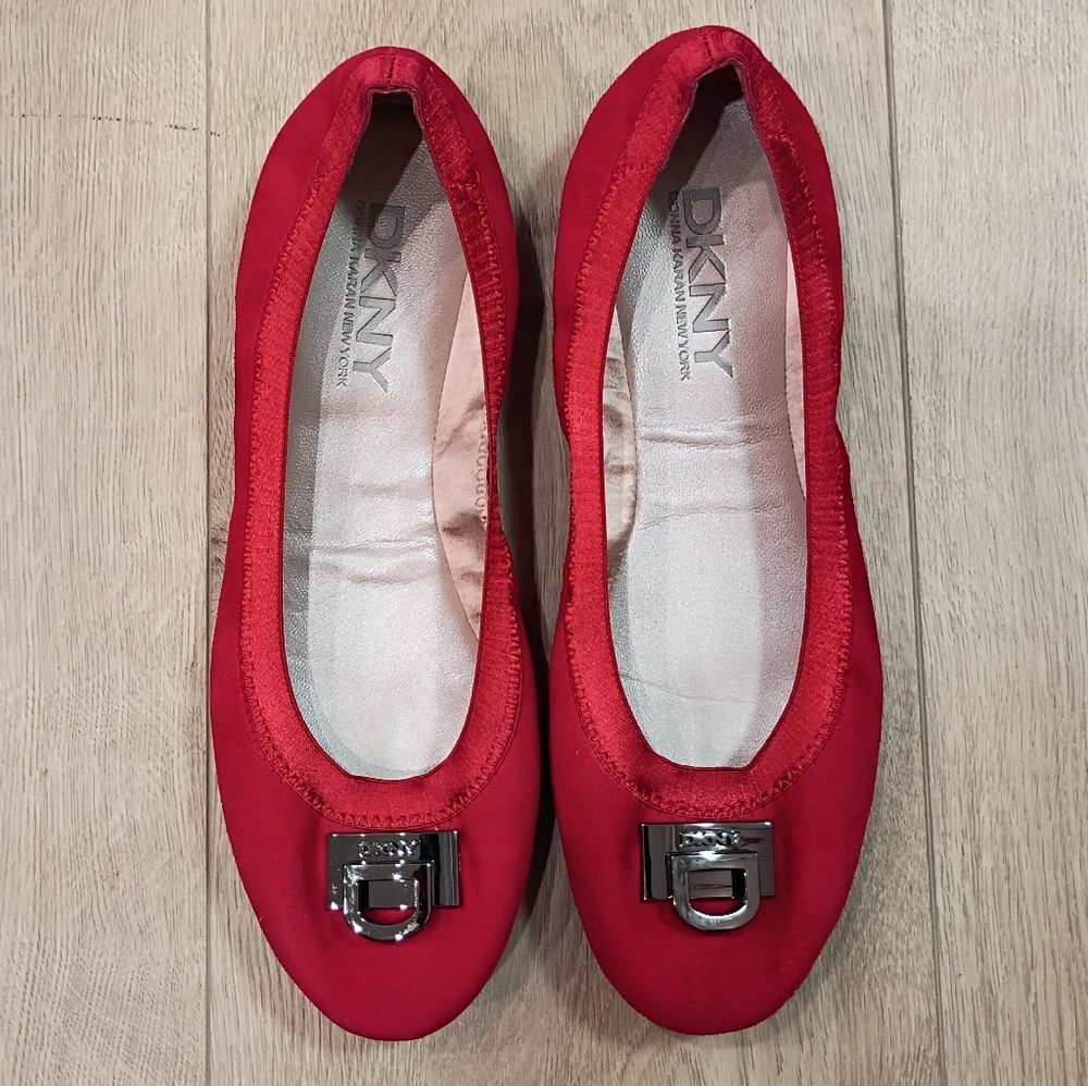 ❤️ DKNY Size 7 Red Satin Ballet Flats Bow Detail 💃